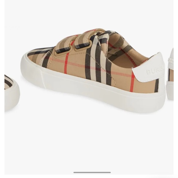 Burberry kids shoe size 34 euro 2.5 US - Picture 2 of 3